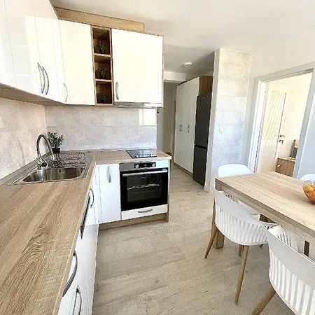 With Parking Space Loviste, Peljesac - 19514 Апартаменты Ловиште